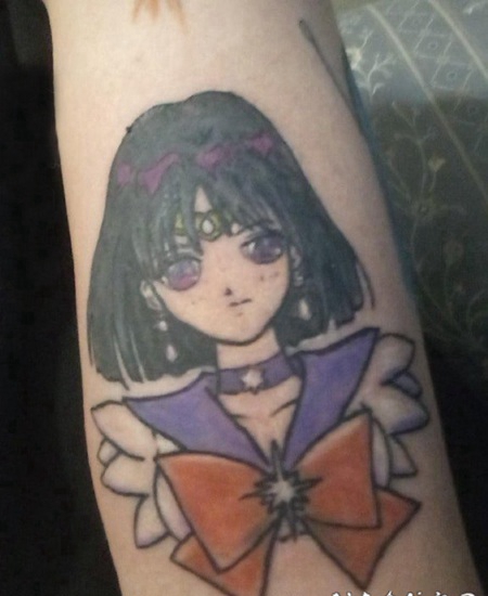 少女纹身 女生手臂上彩色的美少女纹身图片