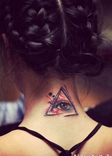 看清这个世界，颈部上帝之眼彩绘纹身