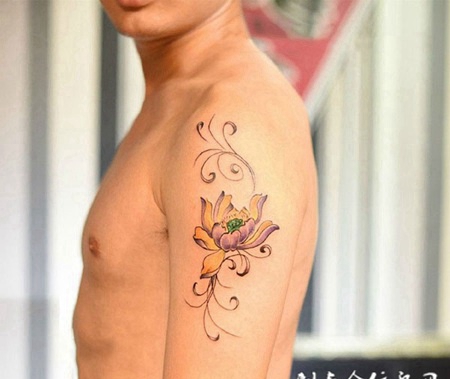 高贵典雅，手臂莲花彩绘纹身图案