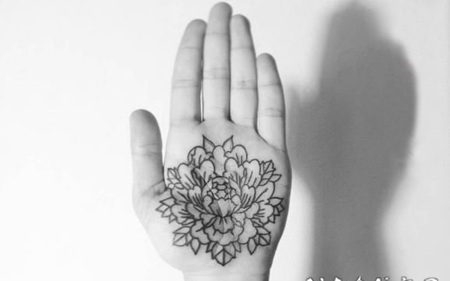 手掌小纹身 简单线条纹身素描手掌纹身图案