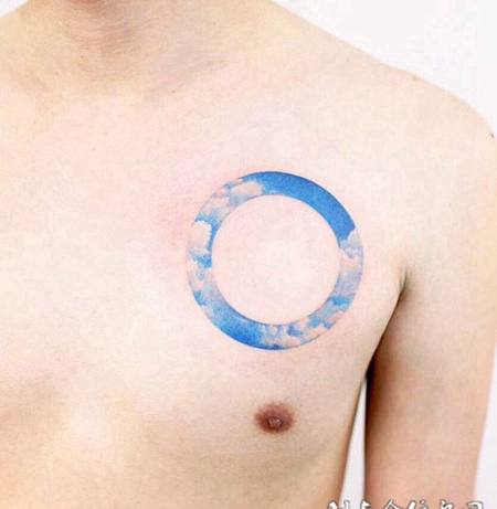 蓝天的梦想，胸口天空彩绘纹身