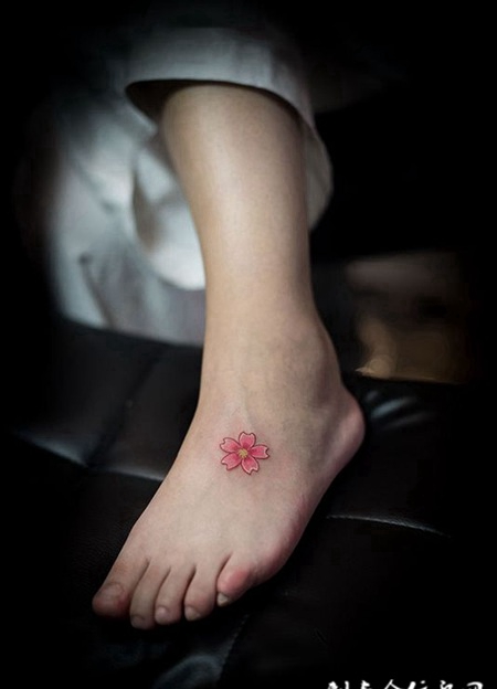 樱花飘落，脚背樱花小清新彩绘纹身