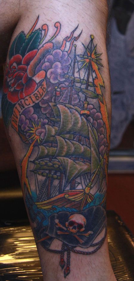 小腿上的帆船纹身图案