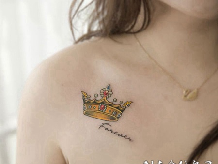 加冕为王，胸部王冠彩绘纹身