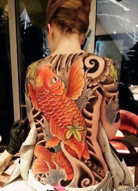 好运连连，满背锦鲤赐福彩绘纹身