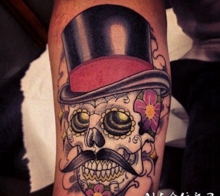 另类儒雅，手臂骷髅绅士个性纹身