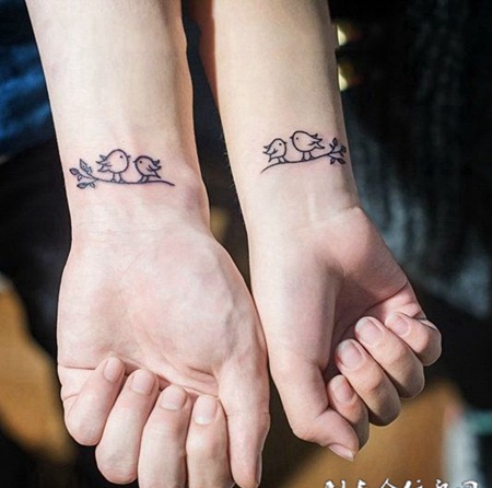 双宿双栖，情侣手腕可爱小鸟纹身