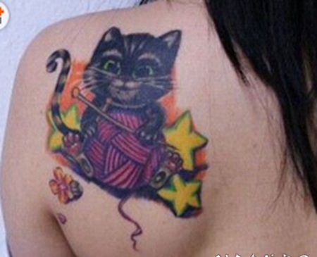炫彩小猫肩部纹身