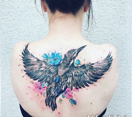 鲜花与飞鸟的完美结合，后背水彩个性纹身