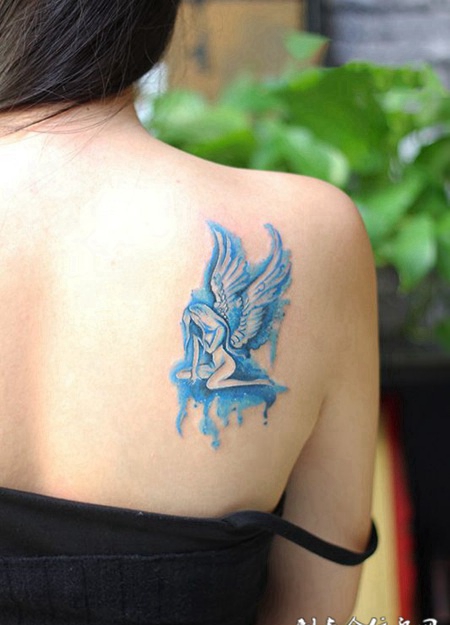 天使的眼泪，后背哭泣天使个性纹身