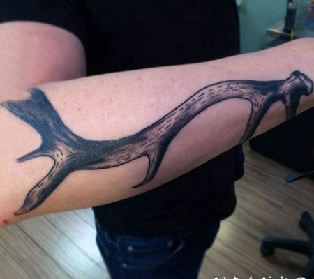 麋鹿角纹身 黑灰纹身点刺技巧麋鹿角纹身图案