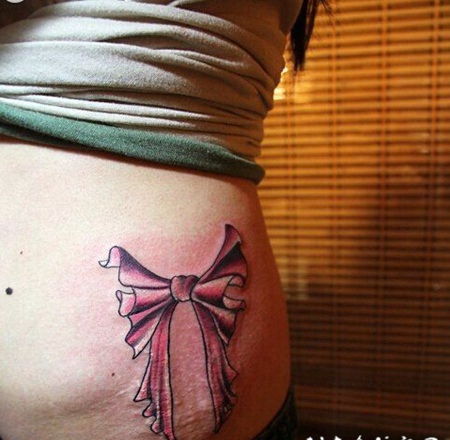 精美蝴蝶结臀部纹身
