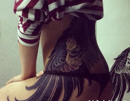 创意翅膀臀部纹身