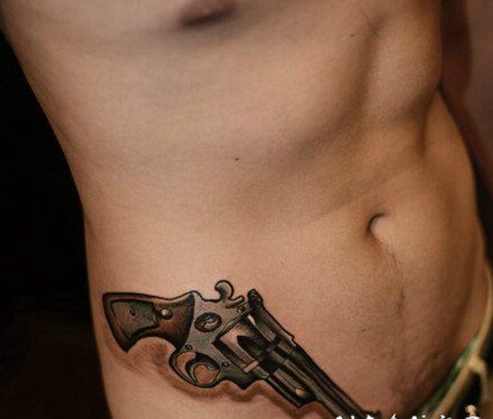 腹部手枪个性纹身