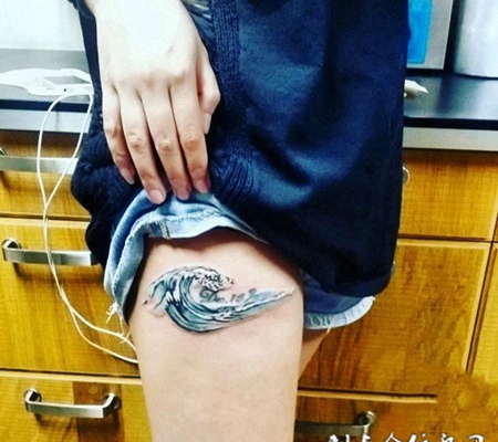 大浪淘沙，腿部海浪彩绘纹身