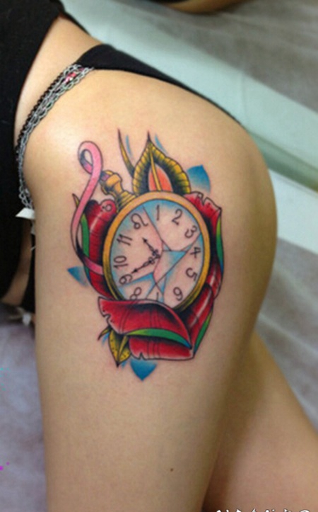 文艺清新臀部纹身