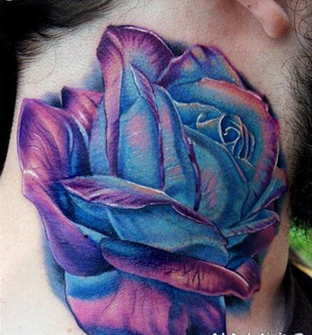 蓝色妖姬颈部纹身