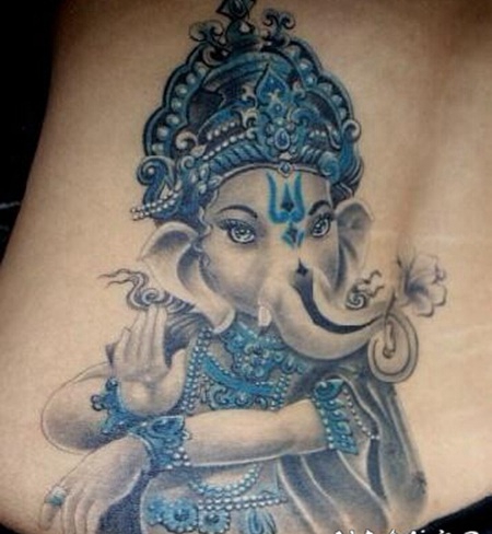 象神精美臀部纹身