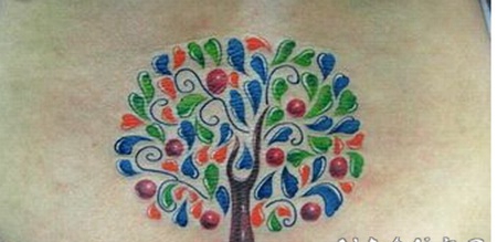 另类秀气臀部纹身