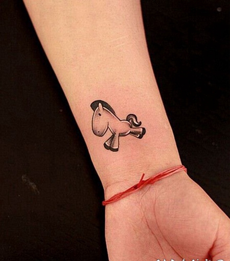 小巧可爱手臂纹身