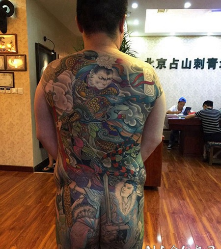 孙悟空三打白骨精满背彩绘纹身