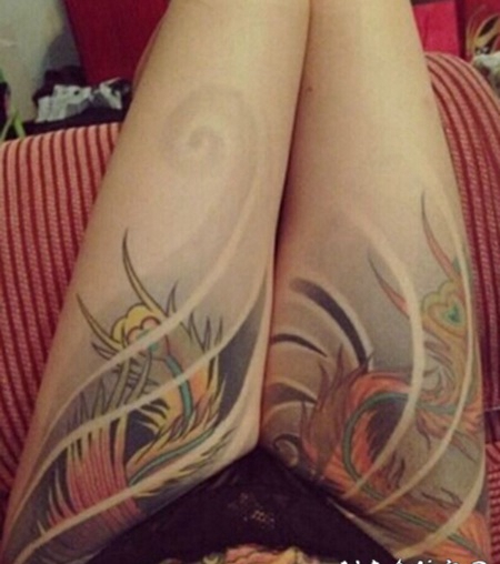 性感美腿彩色纹身