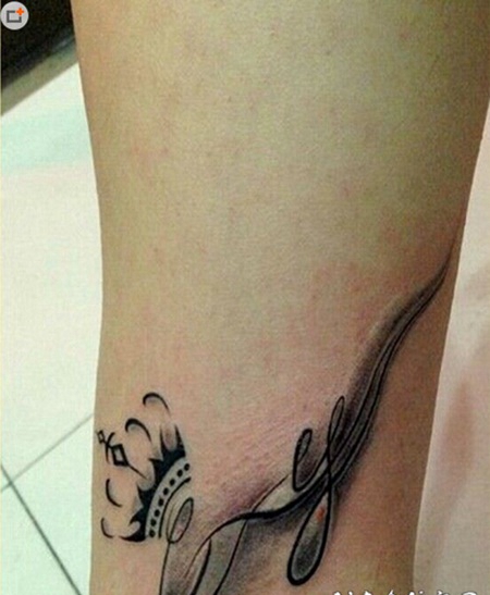 前卫精美腿部纹身