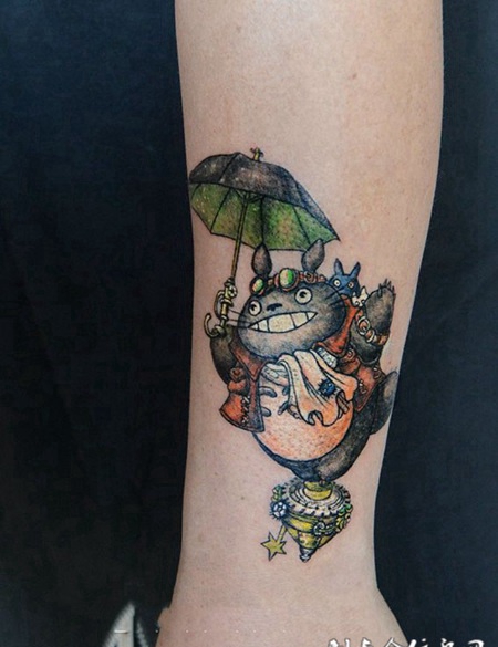 宫崎骏的小龙猫，手臂上的可爱卡通纹身