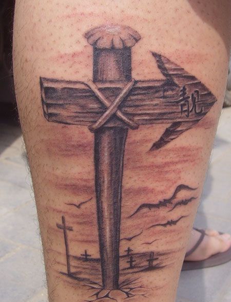 小腿十字架箭头纹身图案
