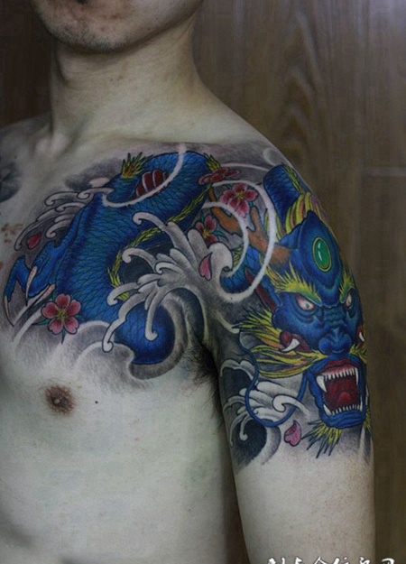 吞云吐雾盘龙霸气半甲纹身