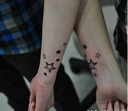 手臂精美星星纹身