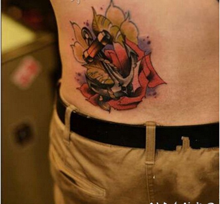 玫瑰信物腰部纹身