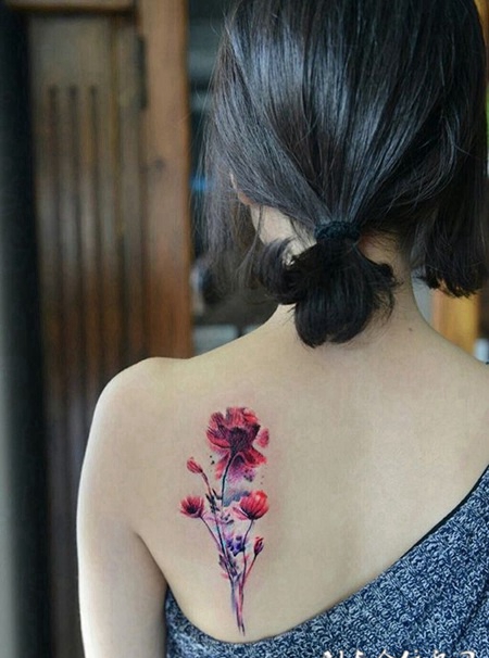 女人如花，美女后背娇艳鲜花纹身