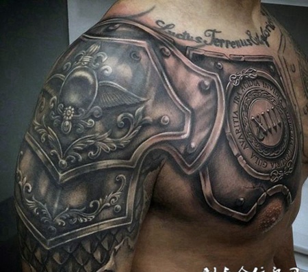 炫酷无极限，霸气盔甲半甲纹身