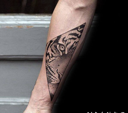 老虎图腾纹身 黑灰纹身点刺技巧老虎纹身图案