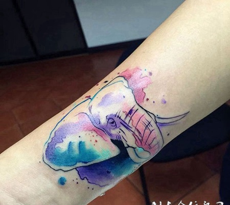 感受水彩的魅力，手臂大象水彩纹身图案
