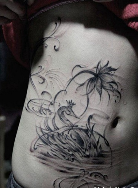 优雅花藤腹部纹身