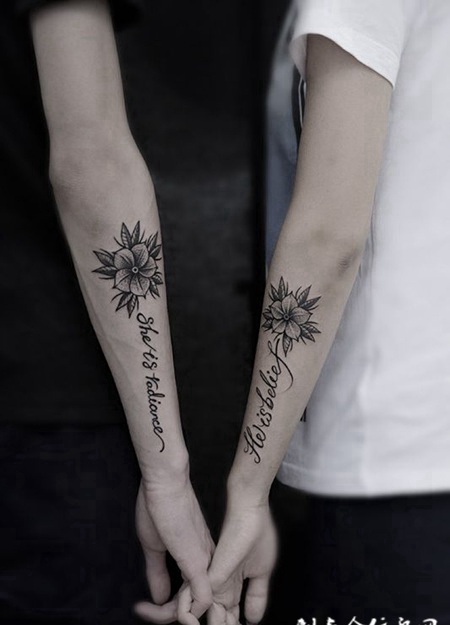 鲜花与誓言情侣手臂纹身图案