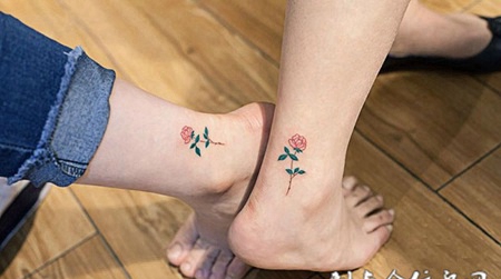 传递爱情的玫瑰，情侣脚踝纹身图案