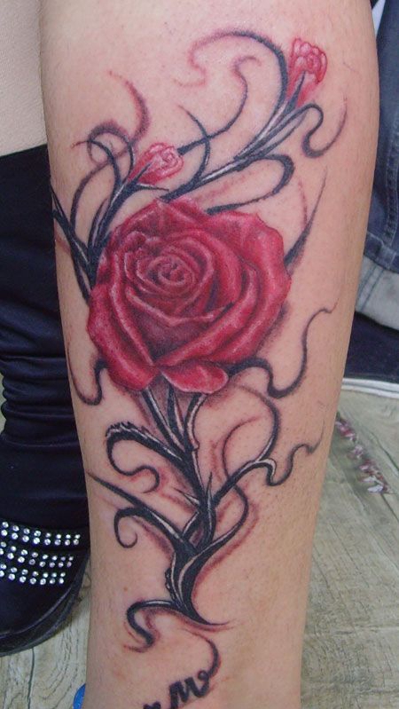 小腿写实玫瑰纹身图案