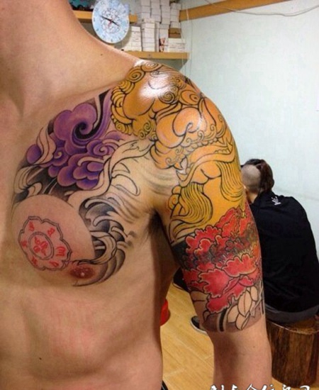 狮子头鲜花半甲纹身图案