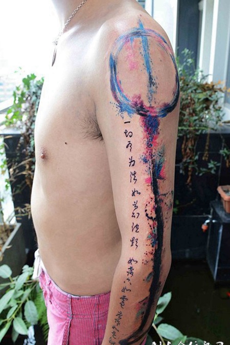 浓浓水墨风配上汉字纹身，别有一番风味