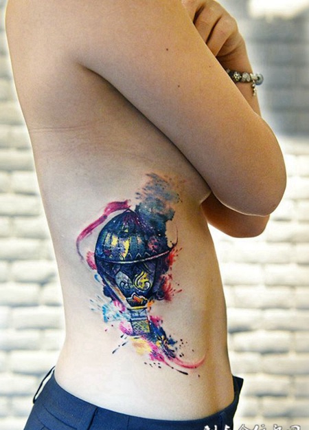 美女腰部个性炫彩热气球纹身