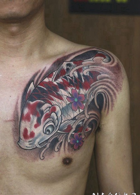 传统彩色锦鲤半甲纹身