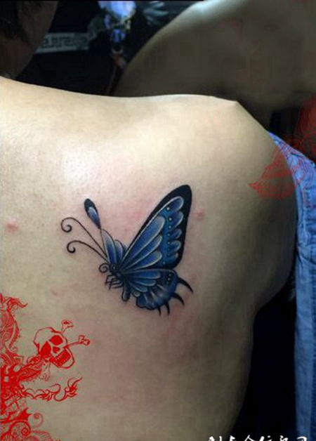 肩甲部蓝隐之蝶炫彩纹身