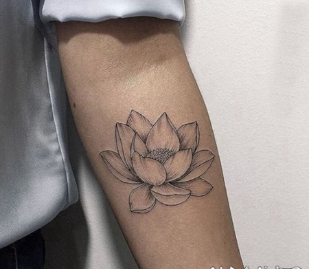 黑色线条素描文艺小清新莲花花朵纹身图案