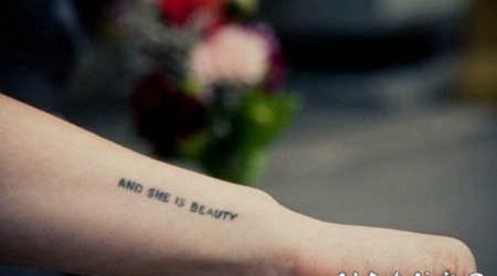 手臂上的黑色线条素描文艺小清新唯美精致纹身图案