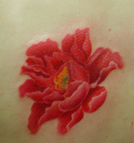 绽放的牡丹花纹身图案