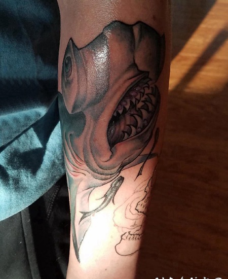 黑灰素描点刺技巧创意鲨鱼动物纹身图片