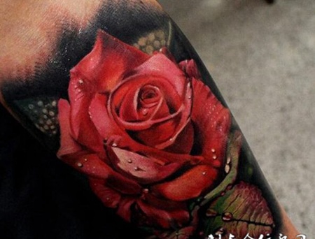 手臂漂亮逼真的D玫瑰纹身